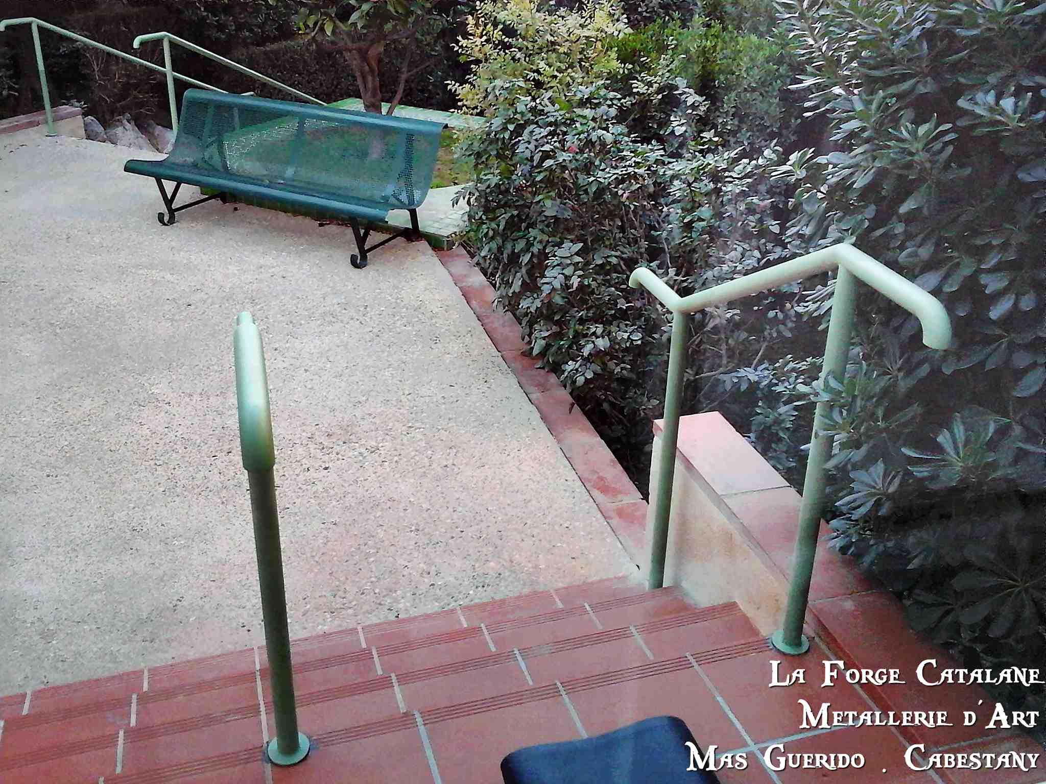 main courante sur poteaux en fer tube rond forge catalane 2.jpg